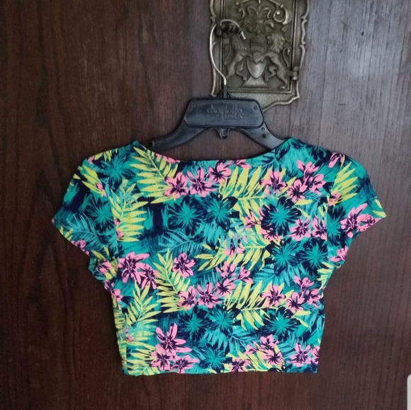 NWT- Bright Floral Crop Top - Picture 4 of 4